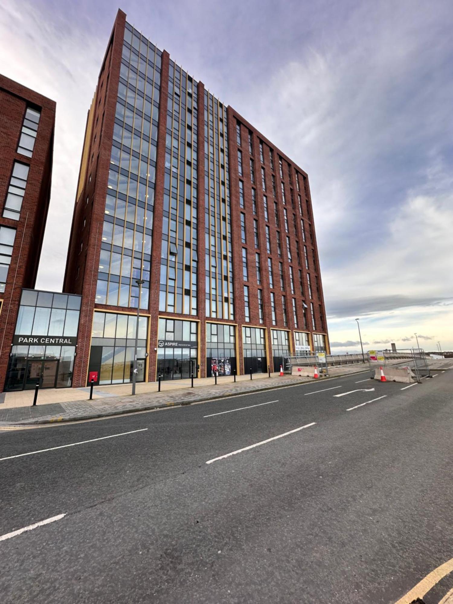Park Central Liverpool Apartment Exteriör bild